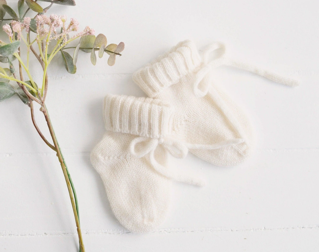 Cashmere Baby Booties - Snow (gift bag and wrap included).